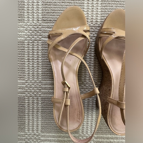 Kate Spade Tan Neutral Patent Leather Strappy Cork Wedges Size 8M - Picture 7 of 7